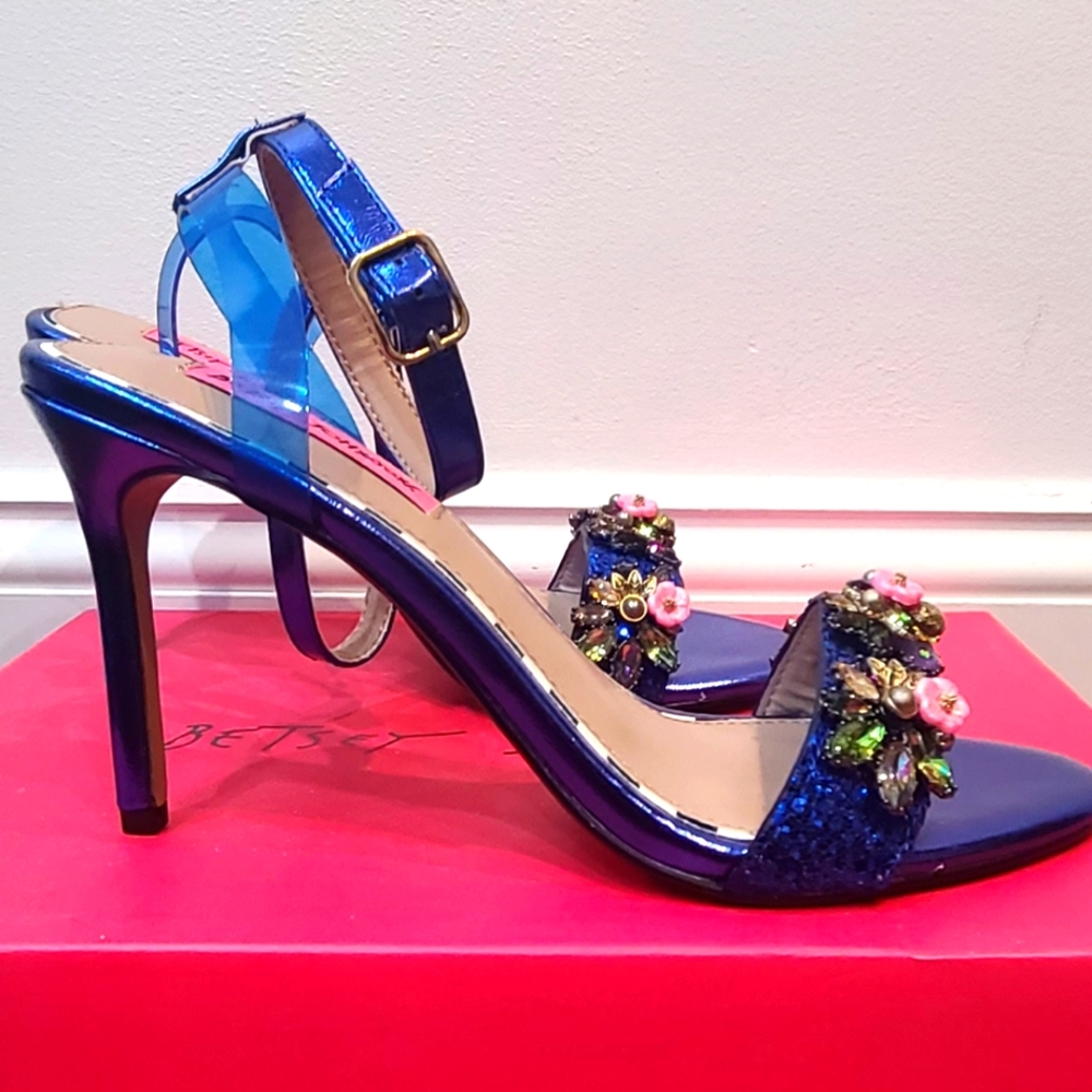 BETSEY JOHNSON WOMEN'S ALYNA HEELED SANDAL, BLUE MULTI, SIZE 7.5